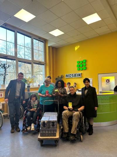Kaffee�bergabe in den Mosaik-Werkst�tten in Alt-Reinickendorf