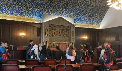 Einblick in den BVV-Saal des Bezirksamtes Reinickendorf