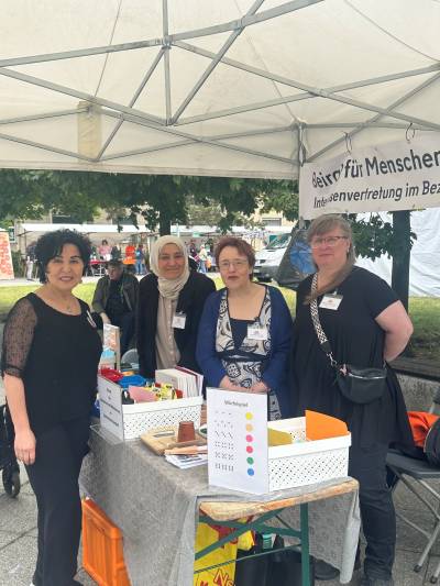 Gruppenfoto Reinickendorfer Inklusionstag 2026: von links nach rechts: Bezirksb�rgermeisterin Emine Demirb�ken-Wegner, Ebru Erdogan, Claudia Schirocki, Kathleen Ohnesorge