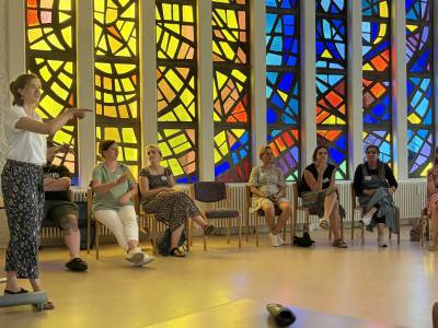 Workshop im Gro�en Saal des FACE Familienzentrums.