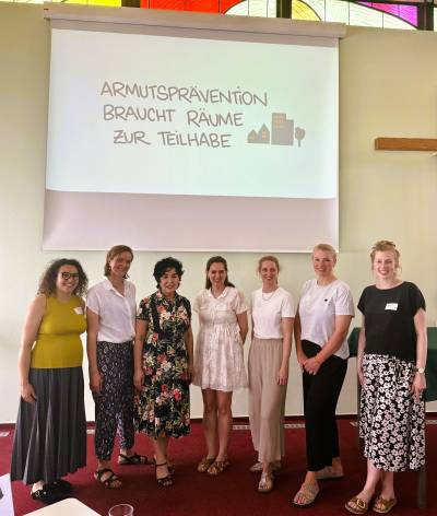 Organisatorinnen des Fachtages, Steuerungsrunde der Kinderarmutspr�vention Reinickendorf zum Abschluss mit Bezirksb�rgermeisterin Emine Demirb�ken-Wegner