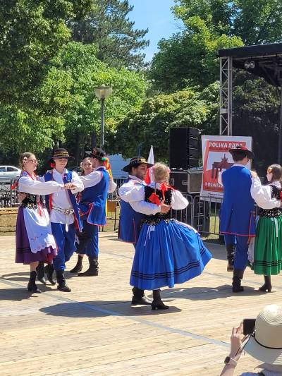  Traditionelle T�nze auf der Freilichtb�hne