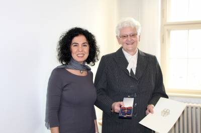 Staatssekretrin Emine Demirbken-Wegner und Adelheid Simon