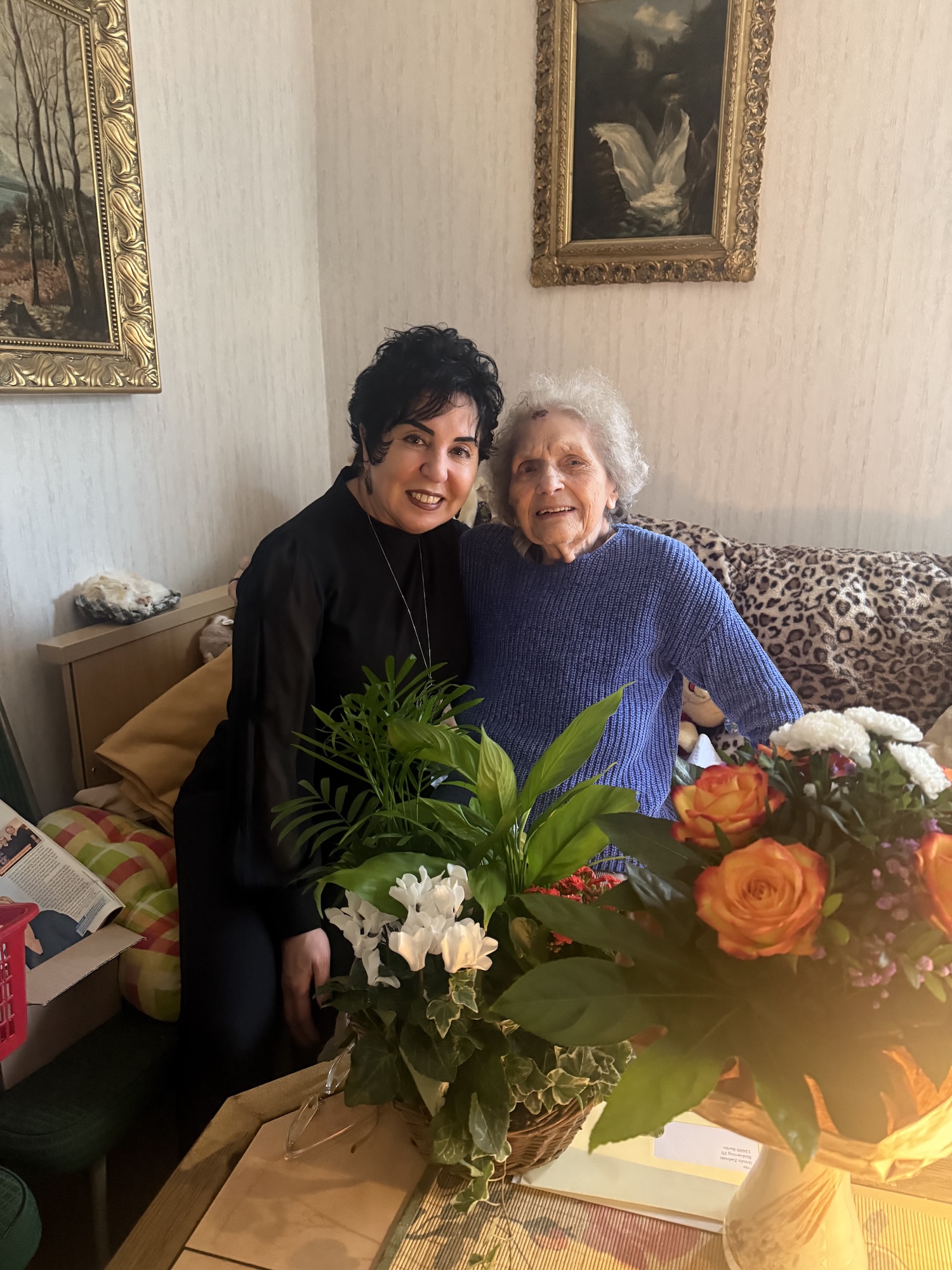 Ursula Zielinski mit Brgermeisterin Emine Demirbken-Wegner