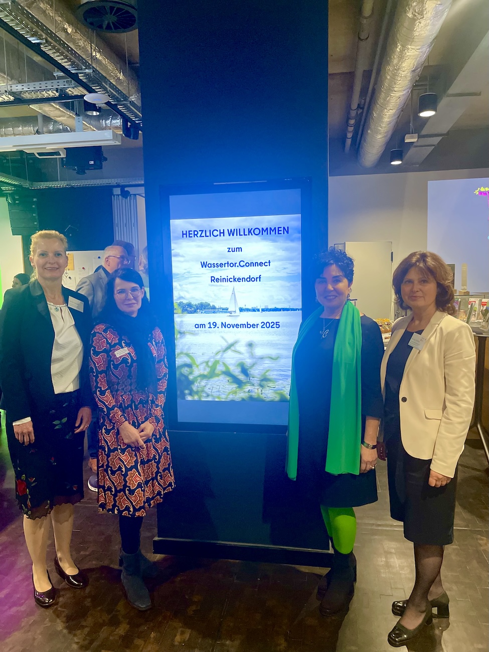 Bezirksbrgermeisterin Emine Demirbken-Wegner (2.v.r.) mit Kerstin Hanke, Christine Kretlow und Monika Mller von der Wirtschaftsfrderung Reinickendorf.