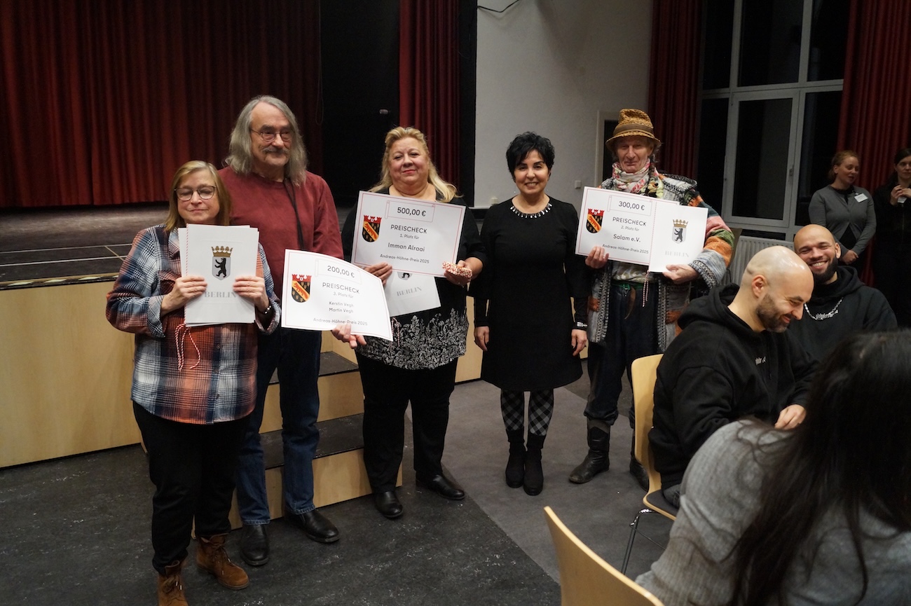 Die Preistrger 2025, hier mit Bezirksbrgermeisterin Demirbken-Wegner: Kerstin und Martin Vegh, Imman Alraai und Hanjo Breddermann vom Kulturverein Salam e.V (v.l.)