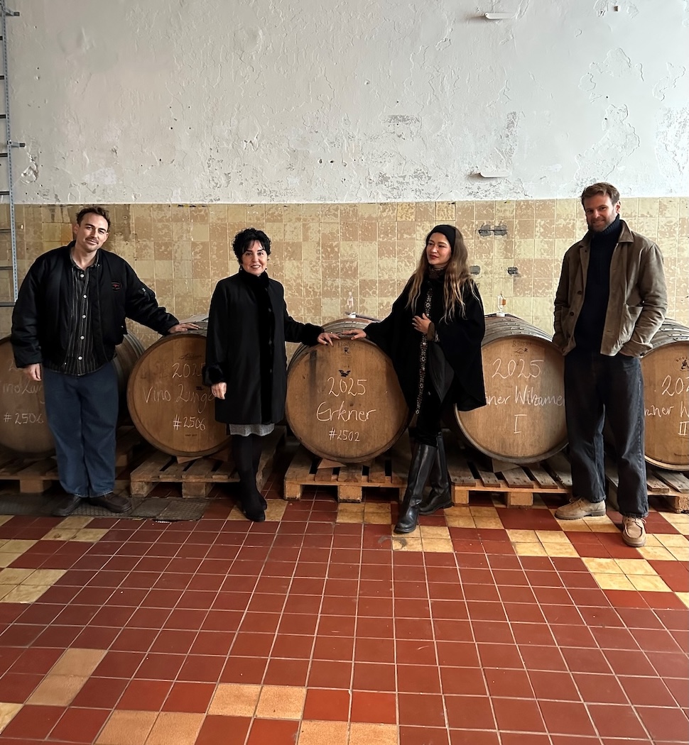 Bezirksbrgermeisterin Emine Demirbken-Wegner mit den drei Grndern Louisa Mller, Nicolas Wenz und Sven Grolik.