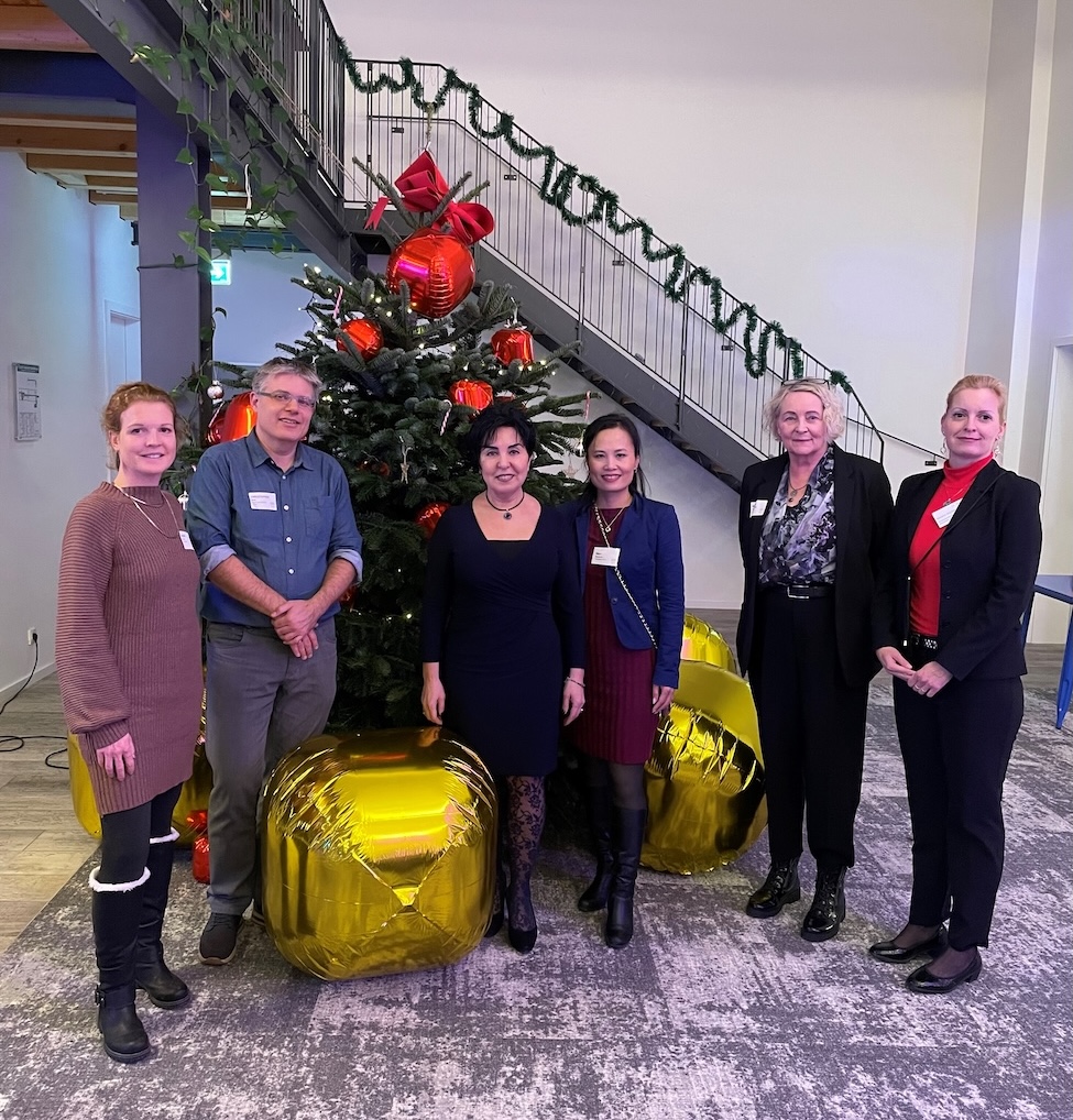 Bezirksbrgermeisterin Demirbken-Wegner mit Orga-Team