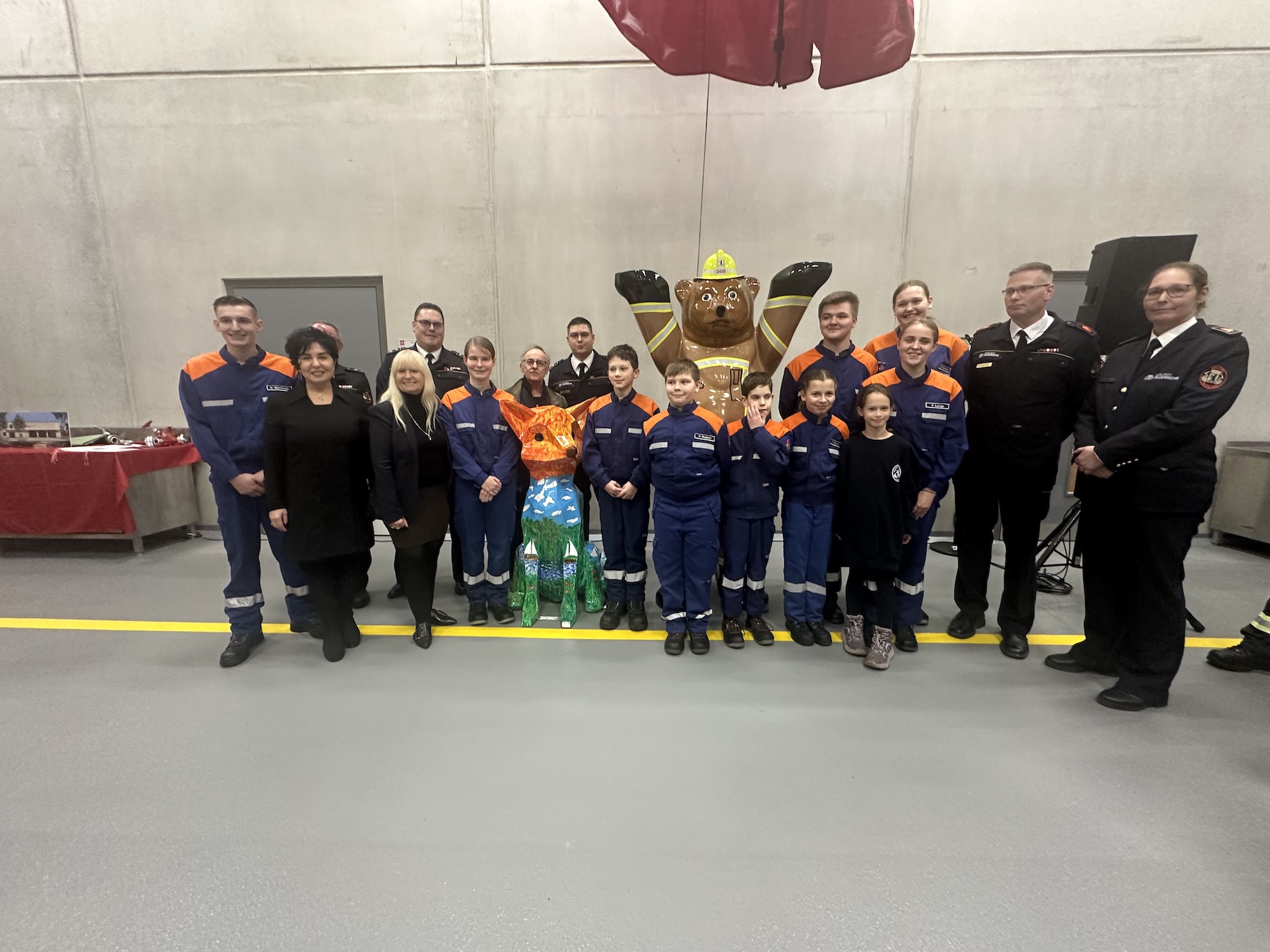 Allgemeine Freude �ber das neue Wachgeb�ude