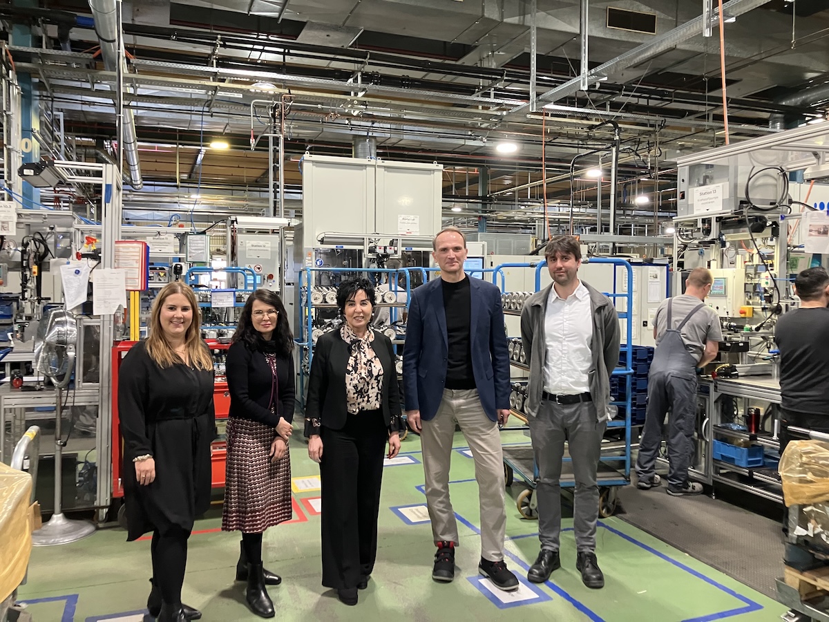 Gruppenbild als Erinnerung an den Besuch bei Evamo Pump Solutions